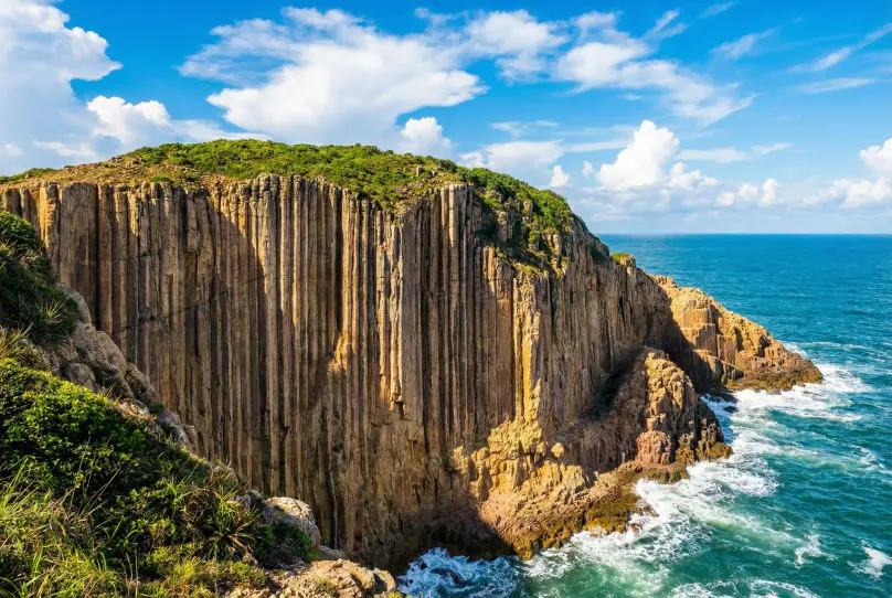 破邊洲Po Pin Chau：萬宜水庫東壩1.4億年前火山岩六角柱群，聯合國教科文組織世界地質公園